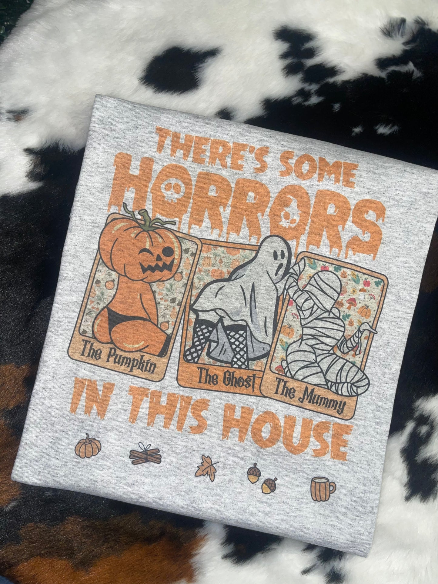 There’s some HORRORS in this house Tee